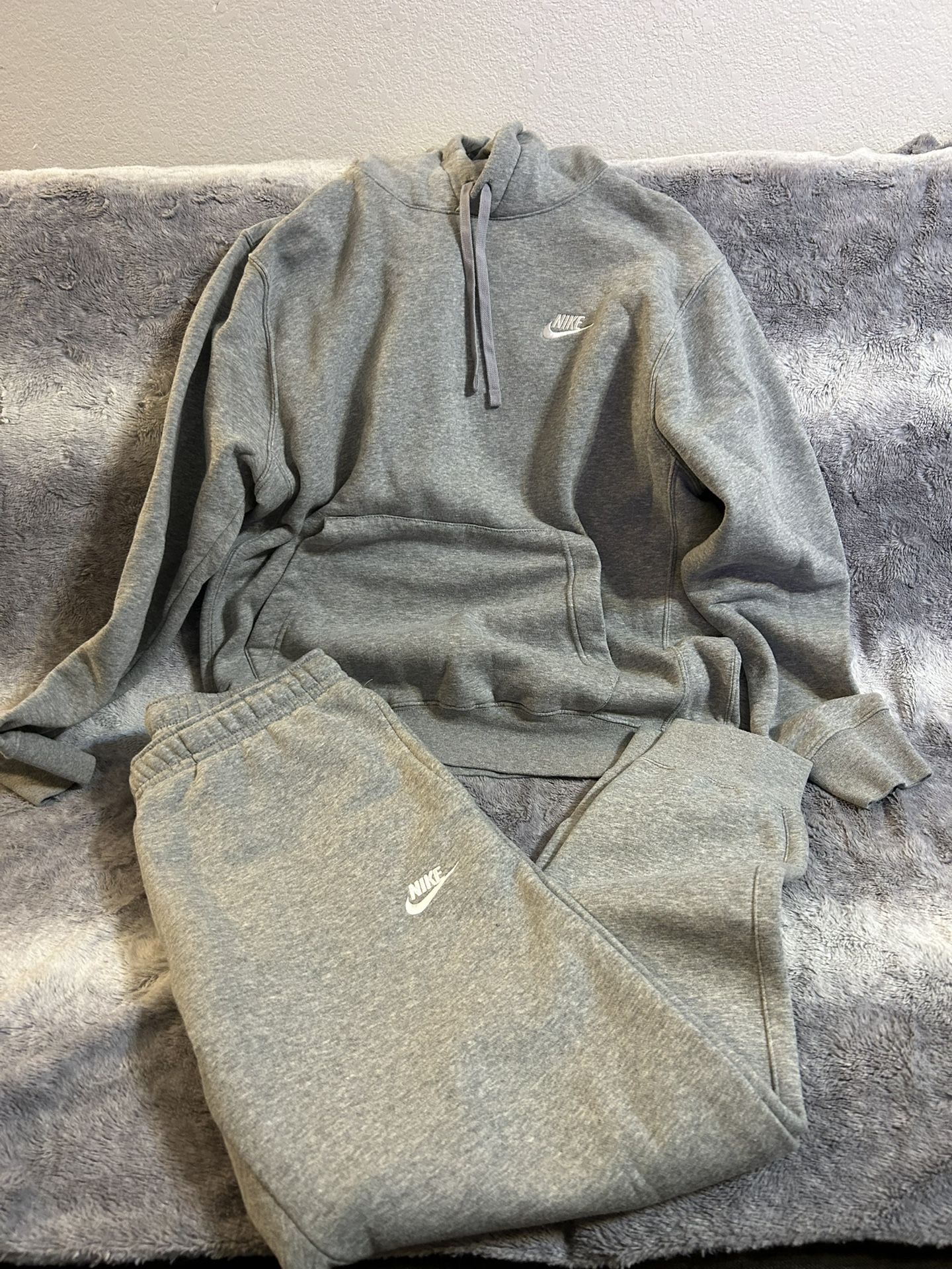 Nike Club Fleece Heather Grey Sweatsuit Size Medium EUC