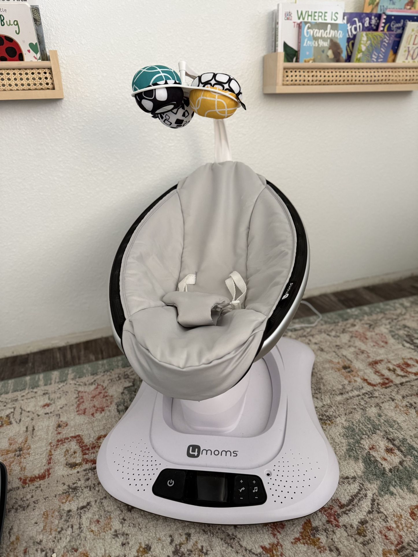 MamaRoo Bluetooth Swing
