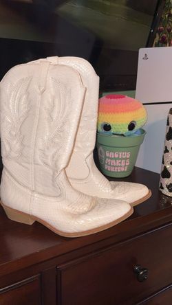 White cowgirl boots