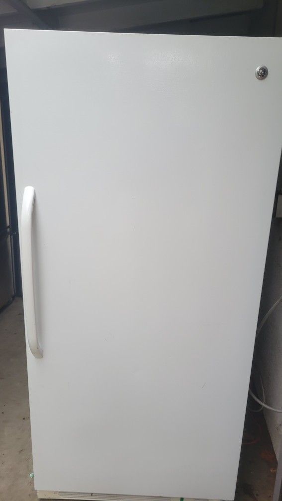 GE 33" FREZZER WORKS GREAT CAN DELIVER ANYWHERE 