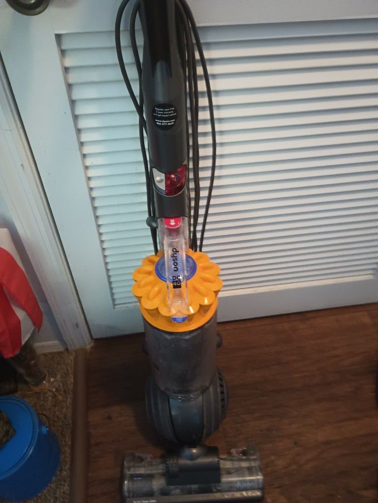 Dyson Dc 40. Vacuum Cleaner for Sale in Stuart, FL OfferUp