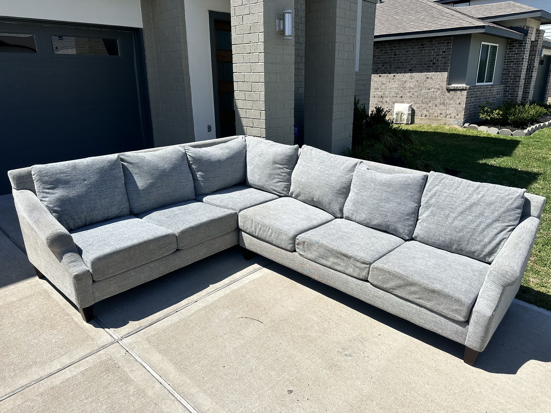 Beautiful Big Bauhaus Sectional Couch - 🚚Delivery Available 