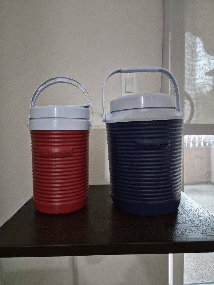 Rubbermaid Set Of 2: Blue Victory 1 Gallon Water Jug + Red Victory Half Gallon Water Jug