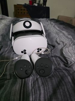 Selling my Meta Quest 3s Practically New with box only uses it like 4 times not my thing
