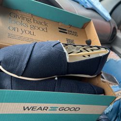 Tom’s Shoes Size 8