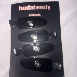 Huda Beauty Clips 