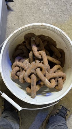Heavy Duty Steel Chain Rusty Industrial Tow Anchor Chain 8–10 Ft