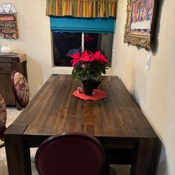 Beautiful Dinning Table With Sleeve. Real Wood.