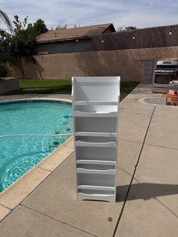 White stand