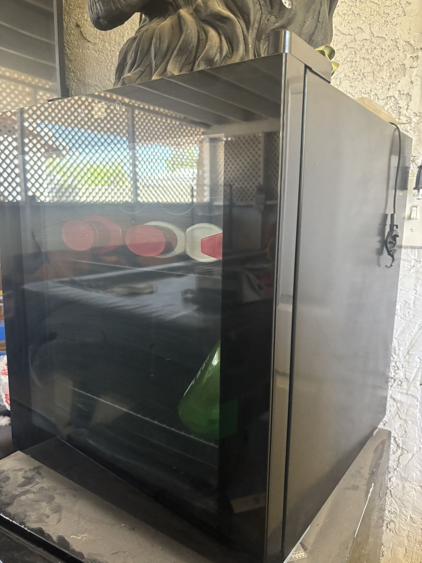 Mini Fridge / Wine Storage 