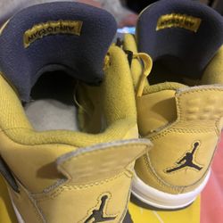Jordan 4 Lightning’s