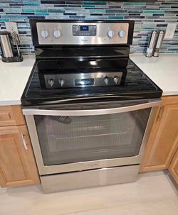 Electric stove fully functional