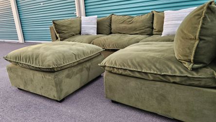 FREE DELIVERY!!! Albany Park "Kova" 5-pc Modular with Ottoman ($5K Retail...60% OFF!!!)