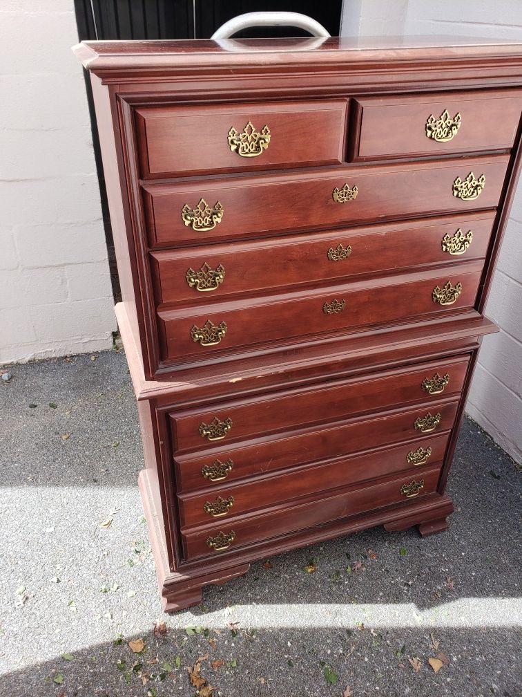 Noce highboy dresser good condition