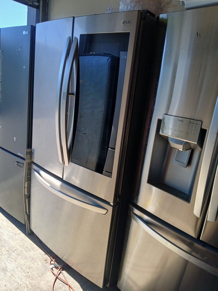 LG STAINLESS STEEL INSTAVIEW FRENCH DOOR SMART REFRIGERATOR/ small Dent 