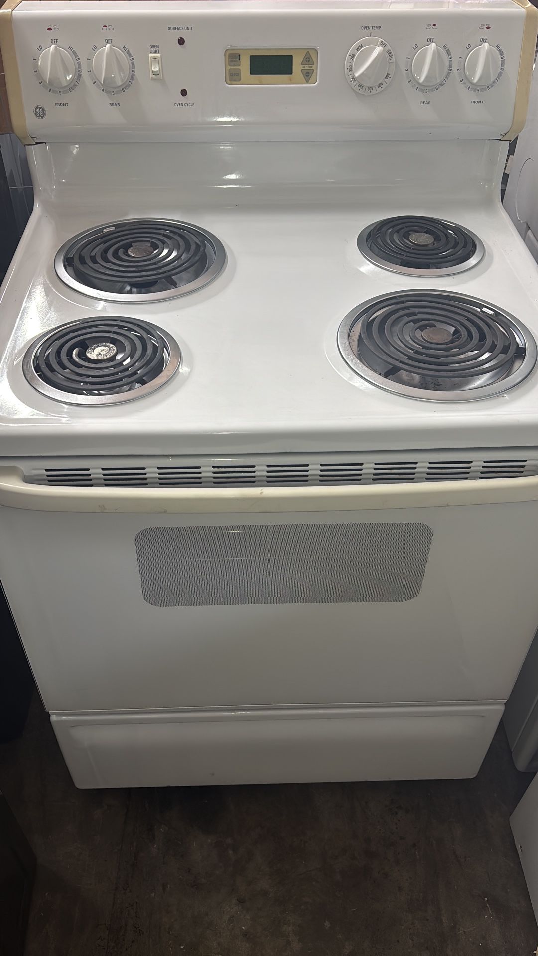 GE Coil Top Stove 