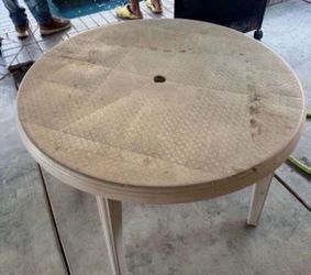 Round Plastic Table