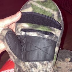 Brand new Cabelas thinsulate Camo Gloves