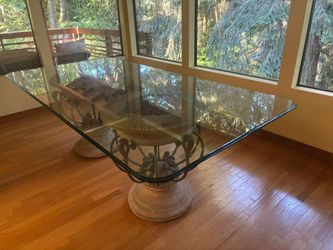 Glass dinning table