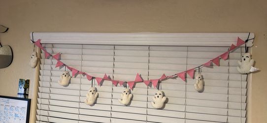 Pink Halloween decor 🩷