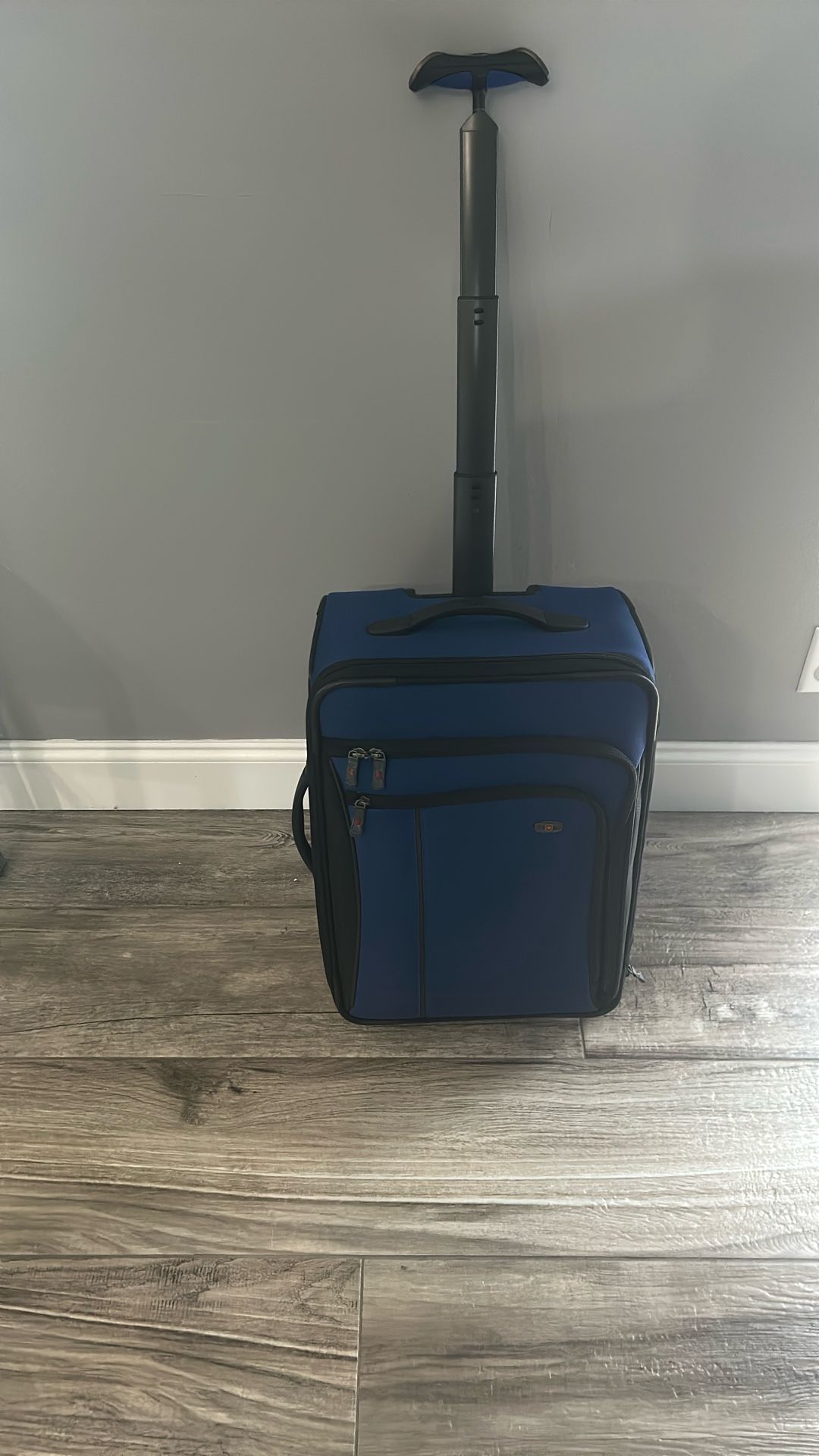 Blue/black Victorinix Suitcase