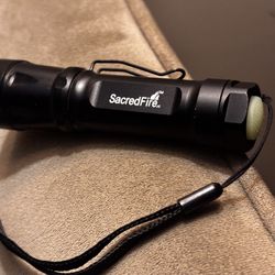 High-Power SacredFire NF-007 LED Flashlight (CREE XR-E LED)