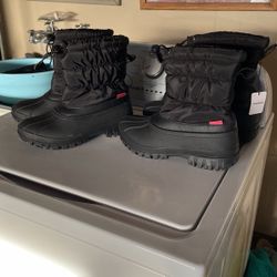 New Snow Boots For Men N Women I Have Different Sizes Buy Now Selling Fast 25.00 Each