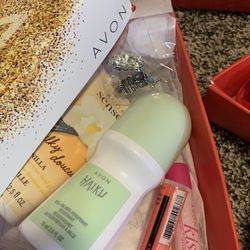 Last Minute Gift From avon Beautiful Box