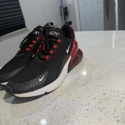 Nike 270 