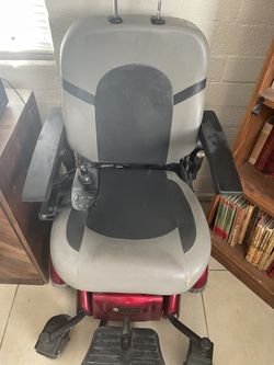 Golden Technologies GP605 SS Compass Sport Center Wheel Drive Power Chair