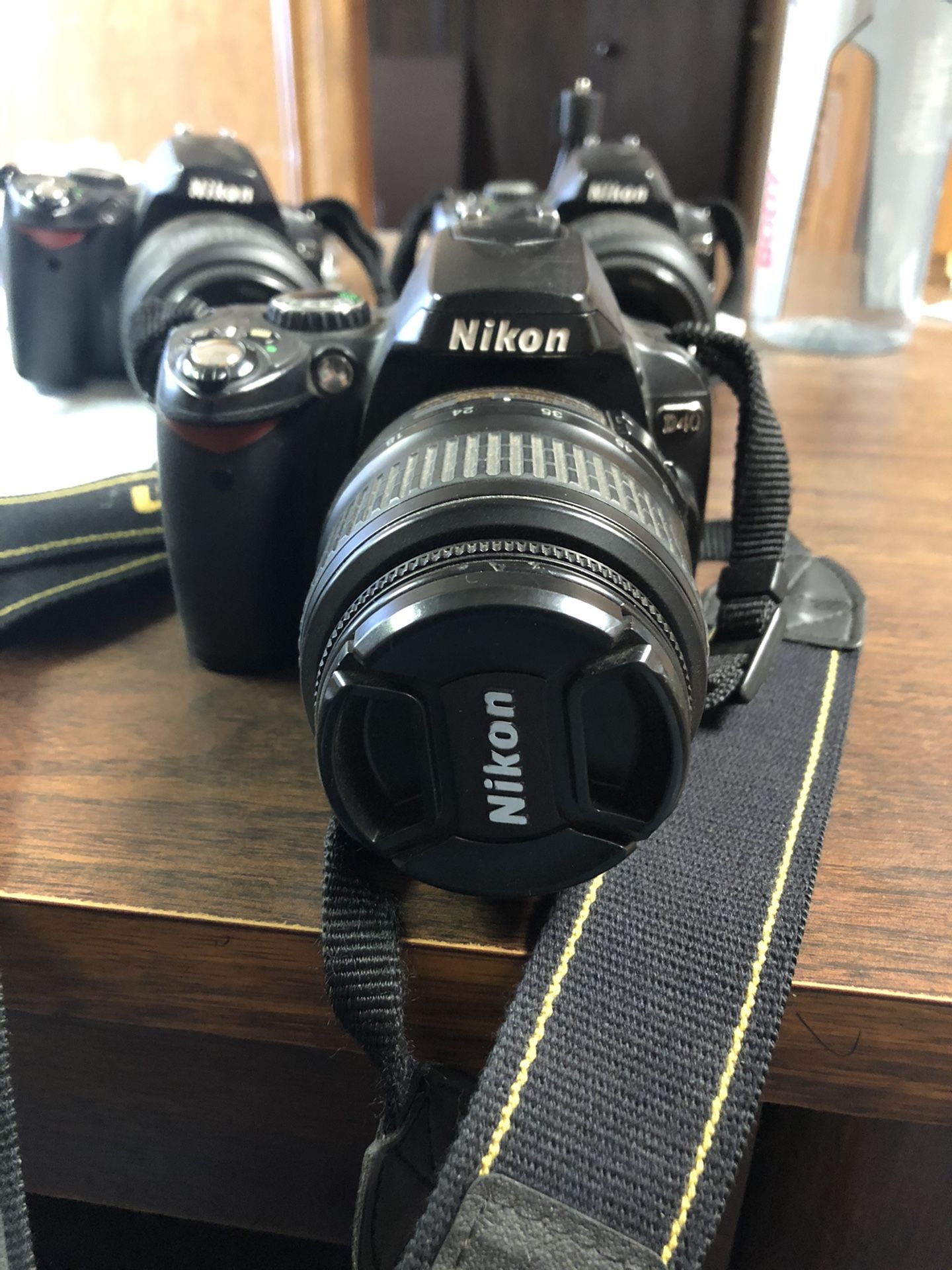Nikon D D40 6.1MP Digital SLR Camera - Silver (Kit w/ AF-S DX ED G 18-55mm Lens)