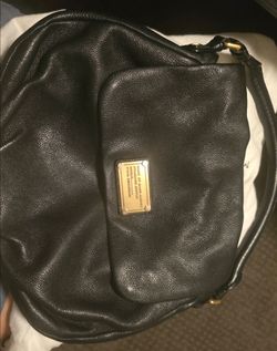 Marc by Marc Jacobs Classic Q  shoulder bag in black pebbled leather with a gold logo plaque.