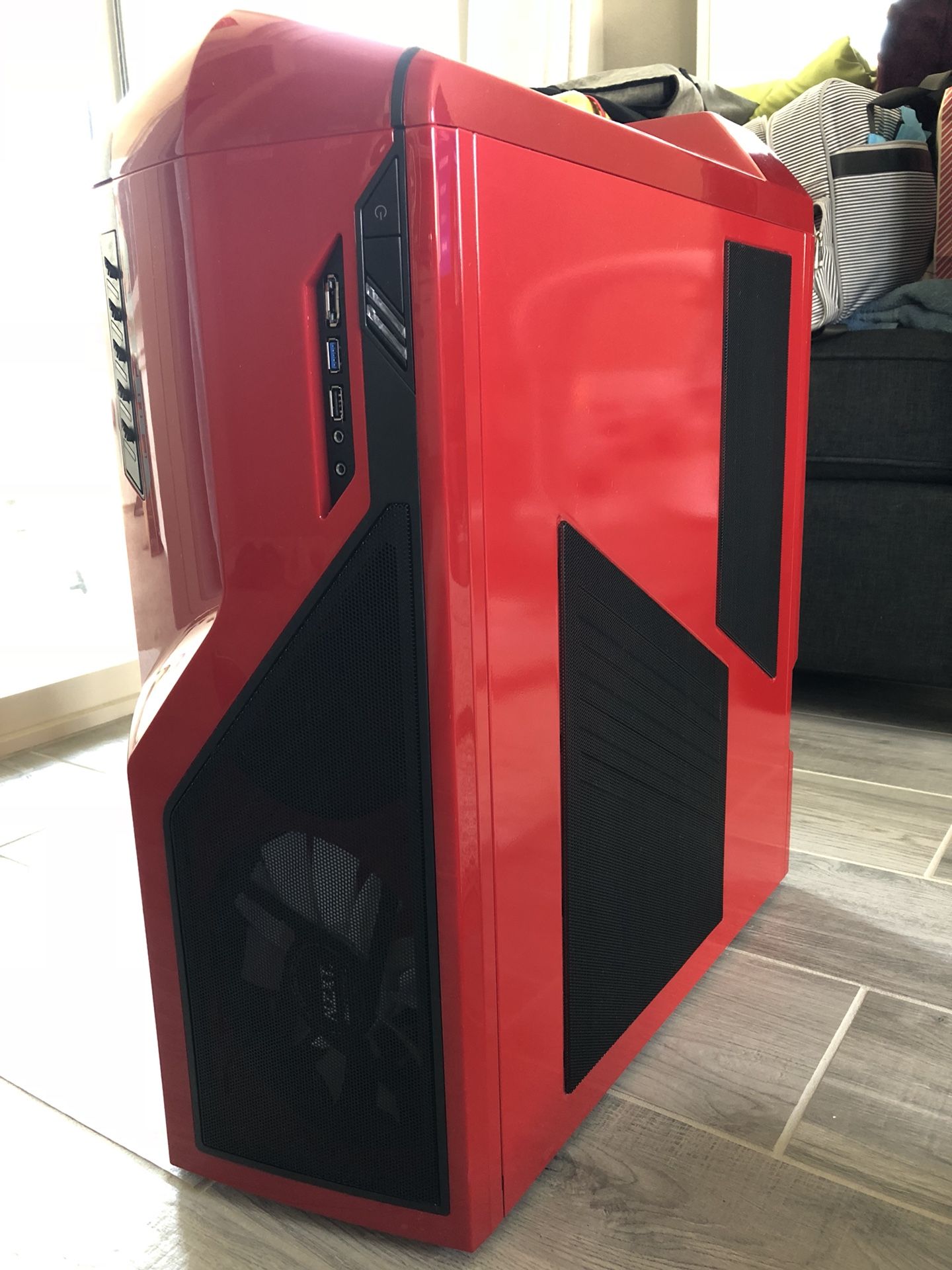 Brand new NZXT Phantom Full Tower Computer Case - Red (PHAN-001RD)