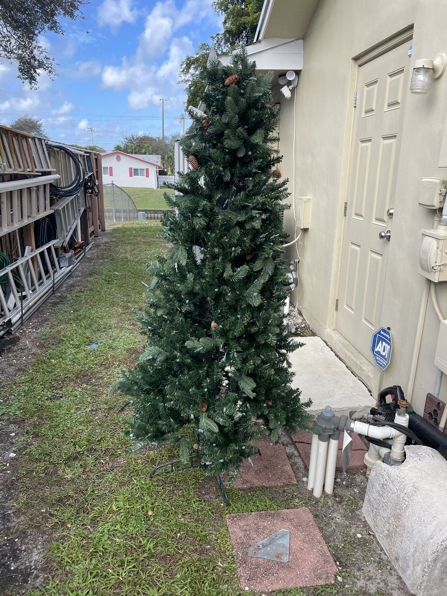 Christmas tree lights do not work maybe can be fixed 20 for Sale in Pompano Beach, FL OfferUp