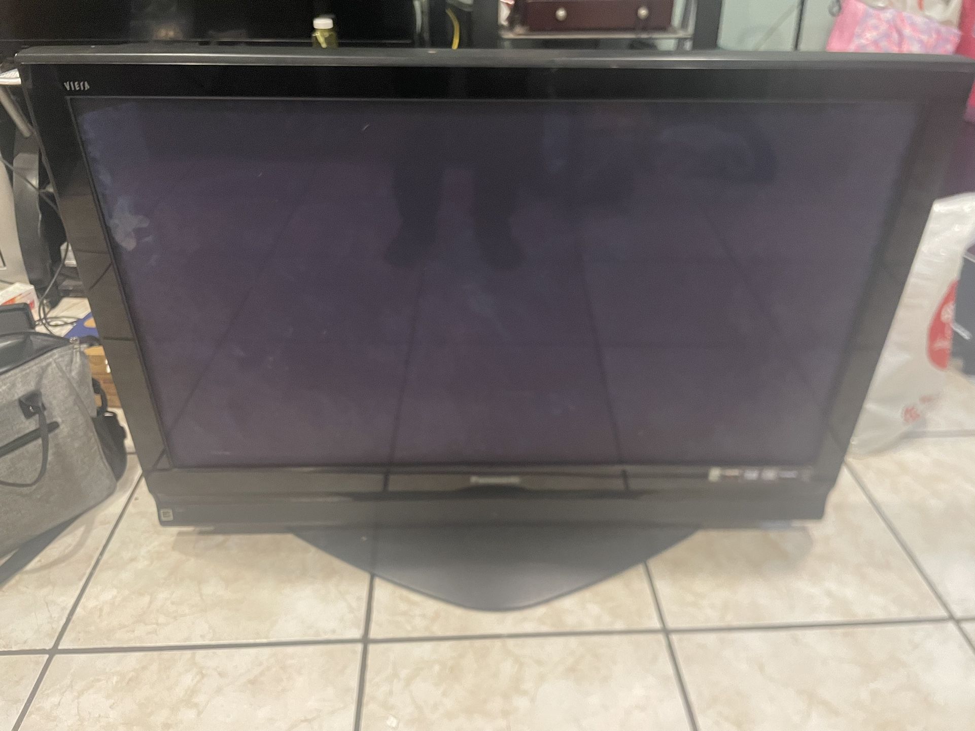 PANASONIC 40 INCH TV