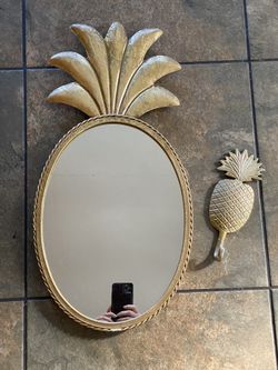 Gold Pineapple Mirror & Hook