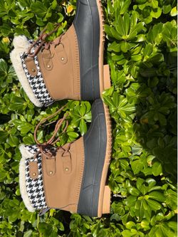 Women's boots in good condition Size 8.5 US