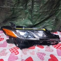 2018-19 Toyota Camry Right Headlight Regular 