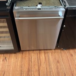 THERMADOR DISHWASHER 24” INCHES 