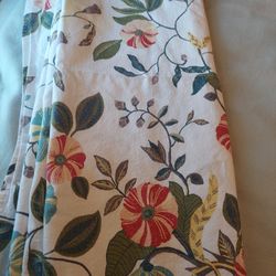tablecloths for dining tables are made of cloth