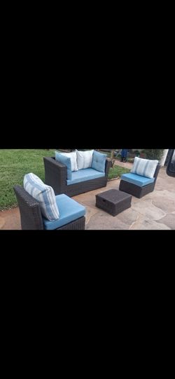$350 - Beautiful😍 Hampton Bay 4pc wicker outdoor sofa set w cushions pool deck spa patio lawn yard