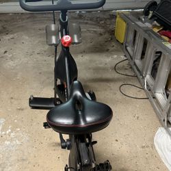 PELOTON BIKE 