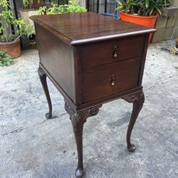 Vintage Antique Queen Anne Side Table / Nightstand by Imperial Furniture