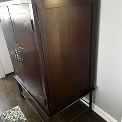 Pier One Wadrobe Closet