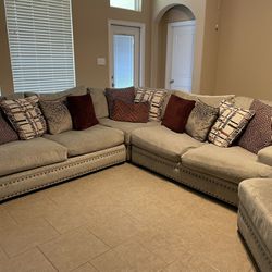 Sectional Couch - Rooms To Go - Cindy Crawford Line 