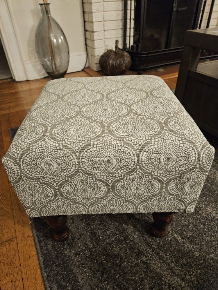 Bohemian Style Gray And White Medallion Pattern Upholstered Ottoman Footstool