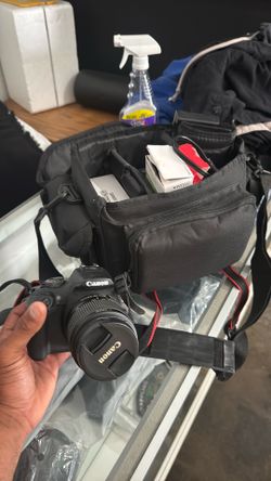 Full set of camera EOS 2000D CANON