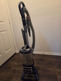 Shark liftaway deluxe vacuum