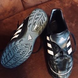 Adidas Indoors - M 4.5 - W 6.5