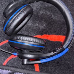 Headphones 